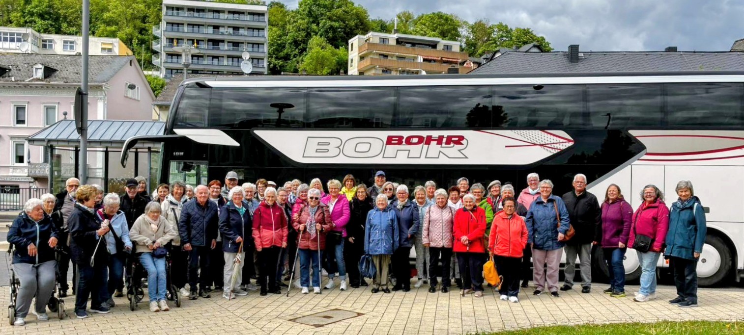 55 Personen auf Tour