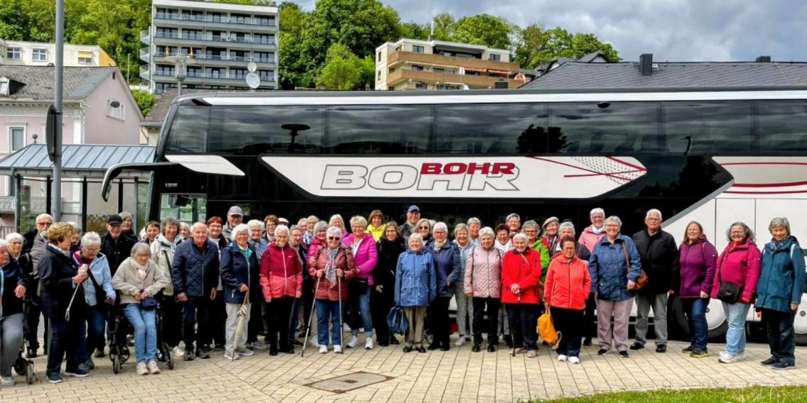 55 Personen auf Tour