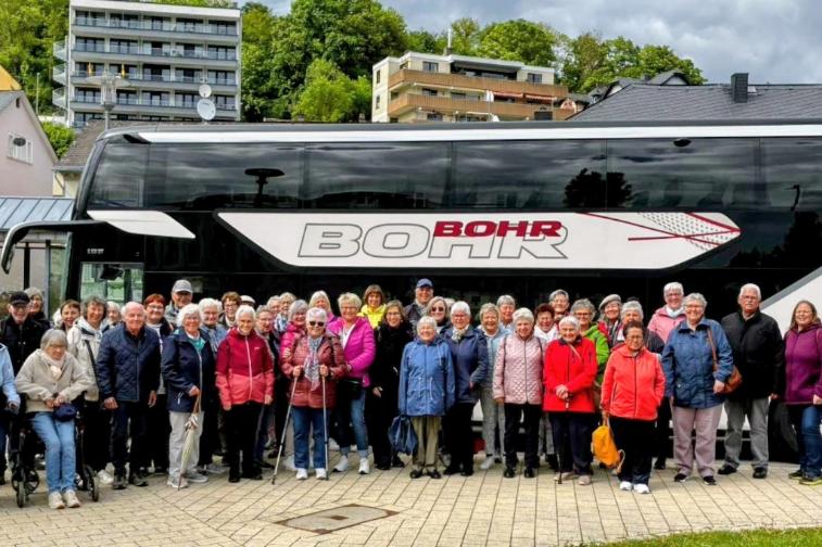 55 Personen auf Tour
