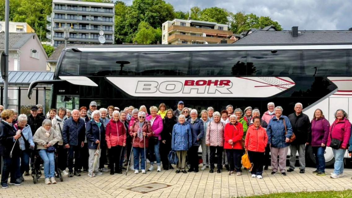 55 Personen auf Tour