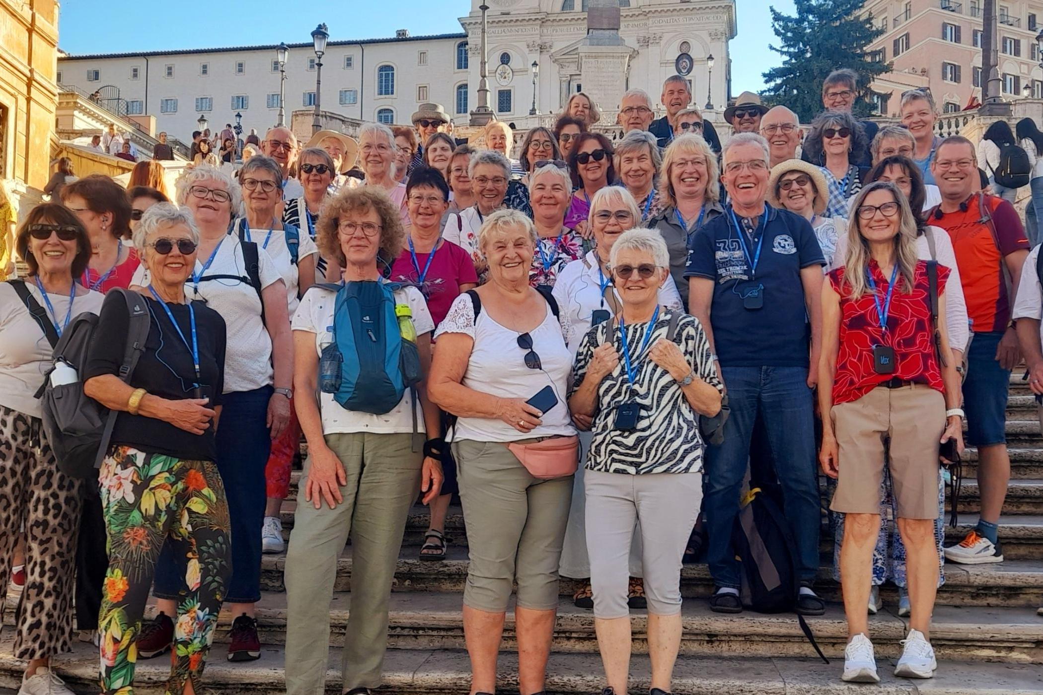 Gruppenfoto-auf-der-spanischen-Treppe.jpg_2122446291