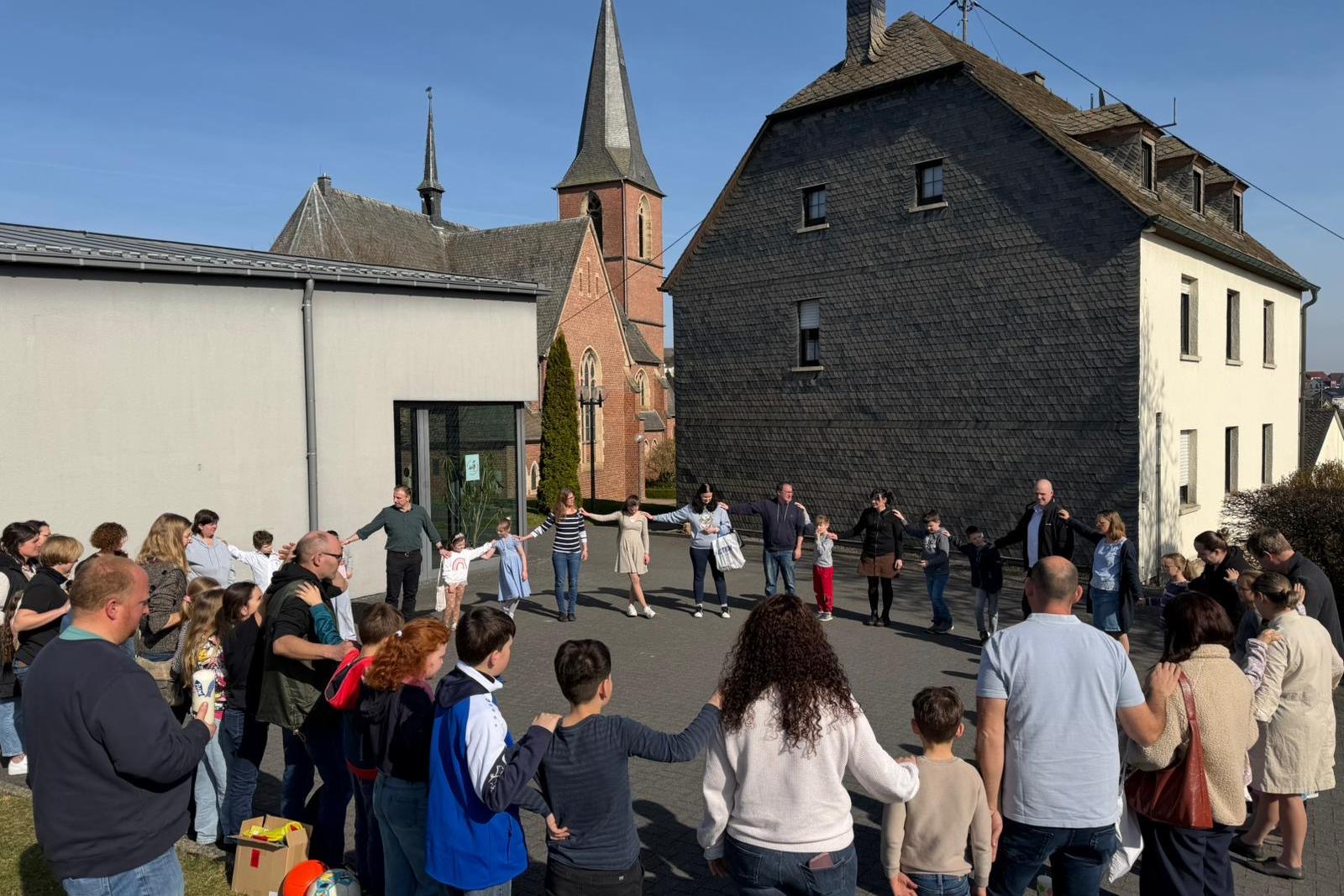 Kennenlernspiele auf der Wiese