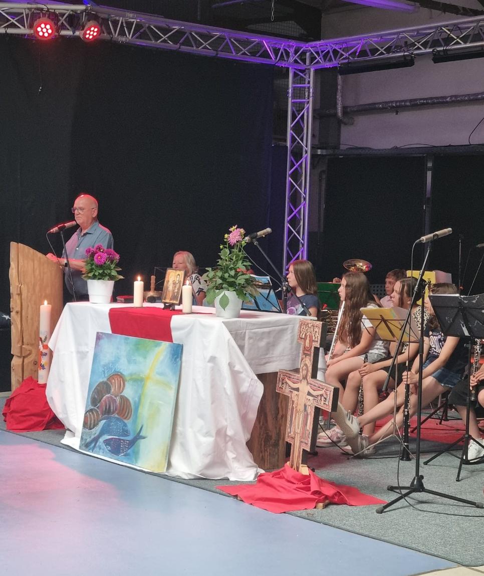 Mit der Bläserklasse der KGS Kirchberg unter der Leitung von Frau Rat