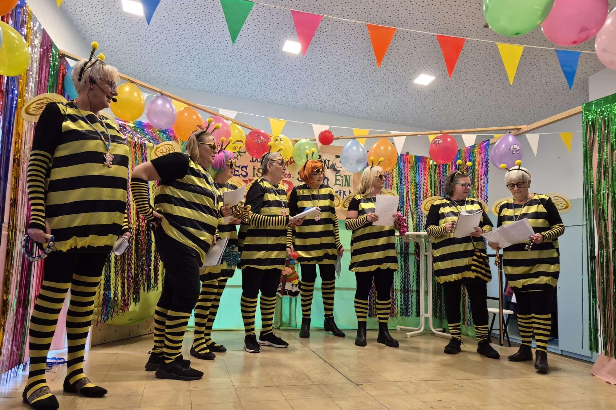 Organisationsteam des Seniorenkreises als Bienchen