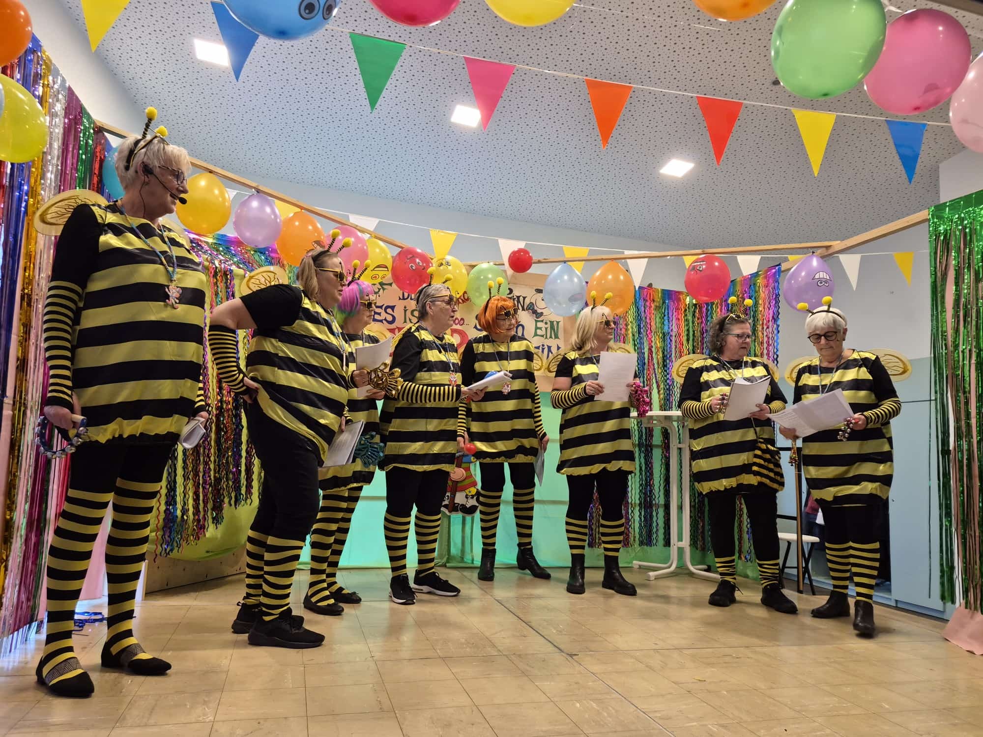 Organisationsteam des Seniorenkreises als Bienchen