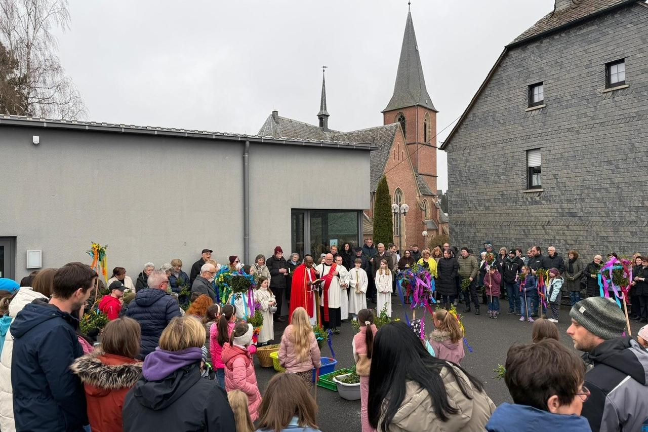 Palmsonntag in Sohren mit Palmsegnung und Palmprozession