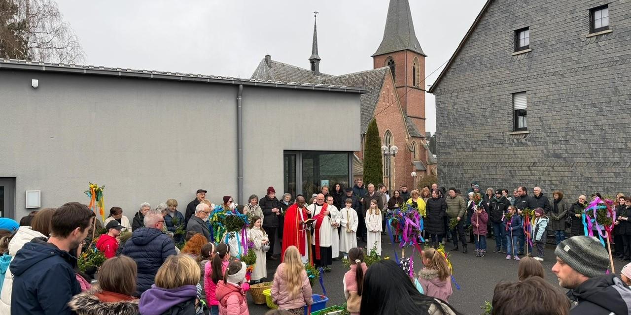 Palmsonntag in Sohren mit Palmsegnung und Palmprozession