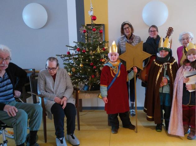 Sternsinger besuchen das Seniorenheim in Kirchberg