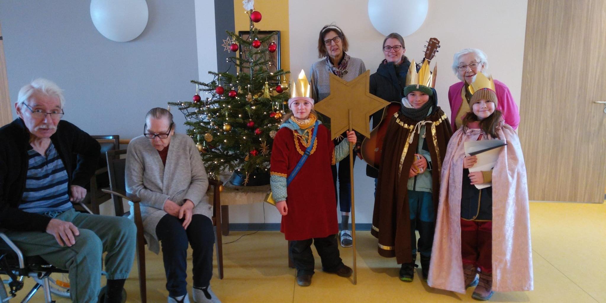 Sternsinger besuchen das Seniorenheim in Kirchberg