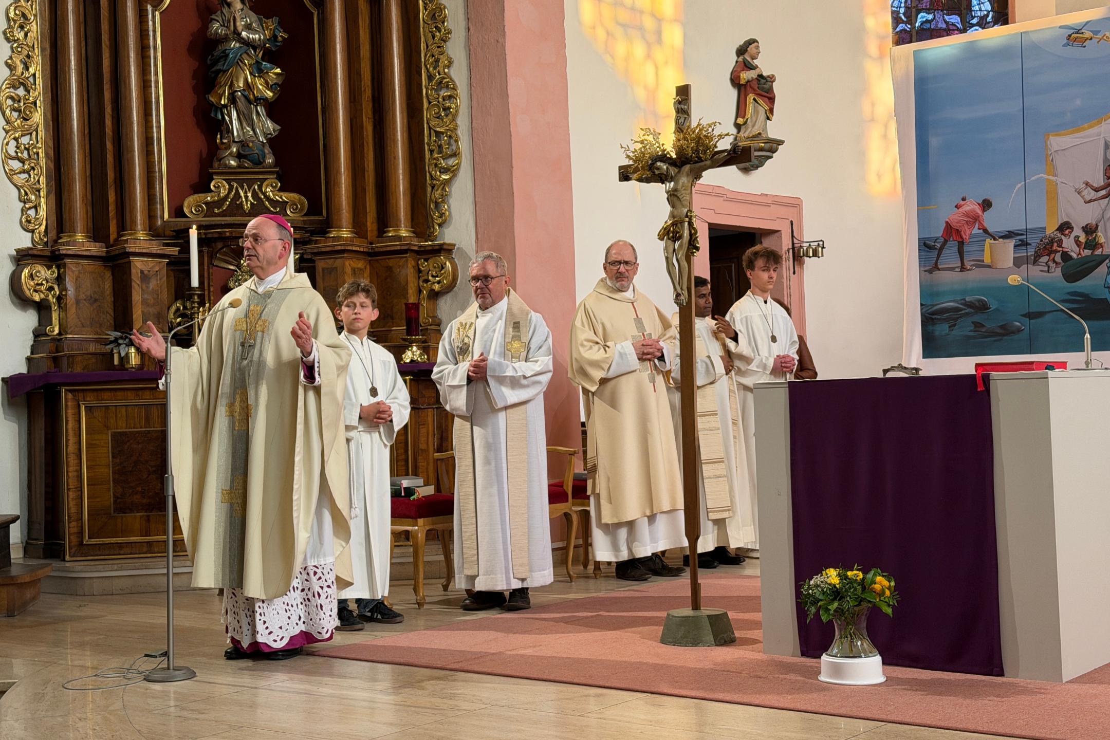 Weihbischof Robert Brahm begrüßte die Gläubigen beim Josefstag in Simmern
