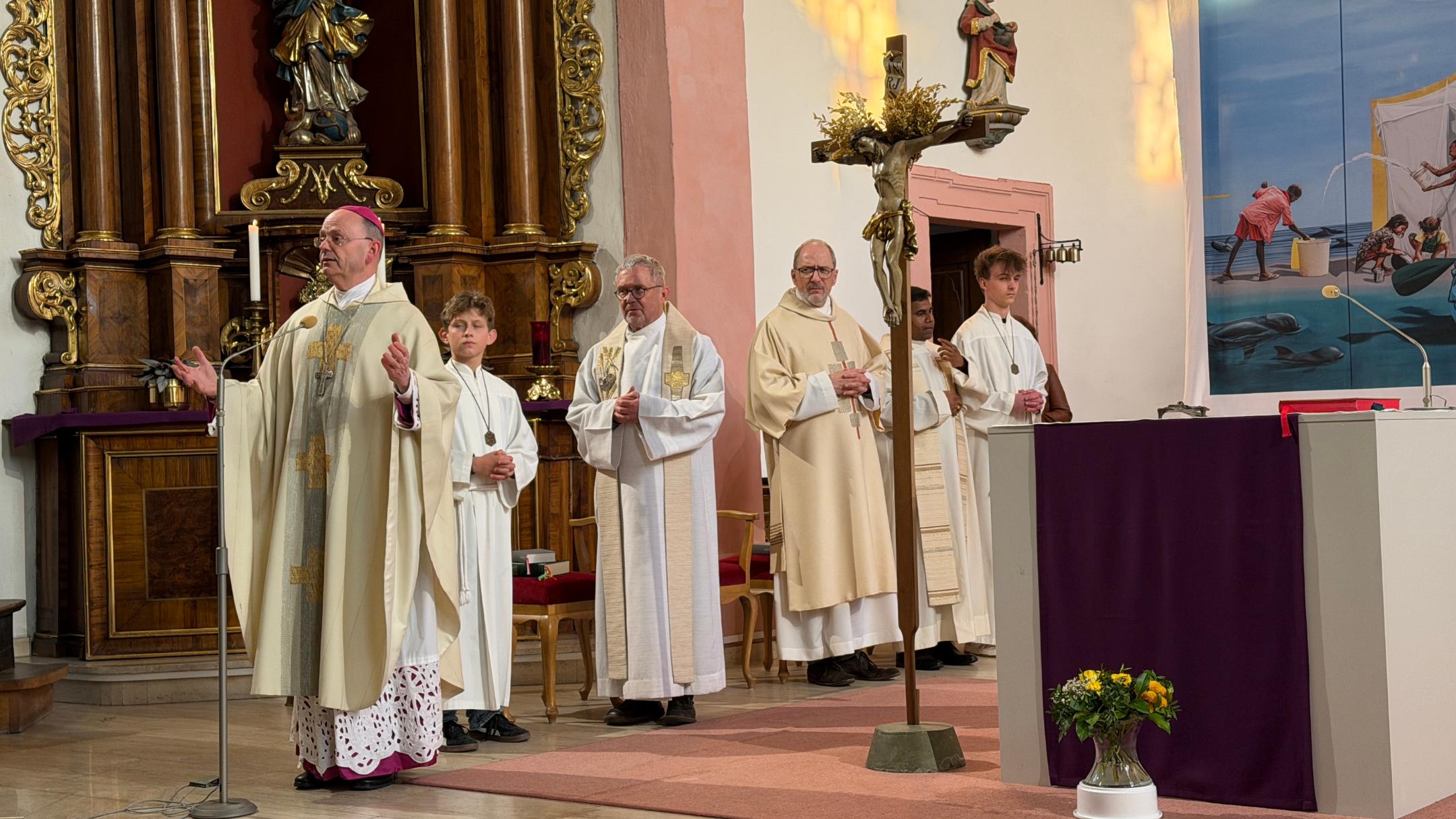 Weihbischof Robert Brahm begrüßte die Gläubigen beim Josefstag in Simmern